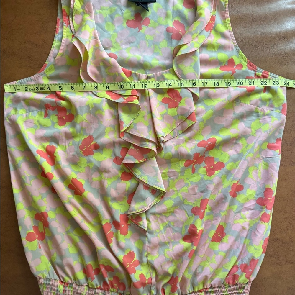 Lane Bryant Sleeveless Floral Ruffle Neck Blouse Size 20 Smocked Hem - Picture 6 of 6